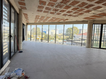 Jepet me Qira Godinë Biznesi – Autostrada Tiranë–Durrës (Pranë Doganës)
