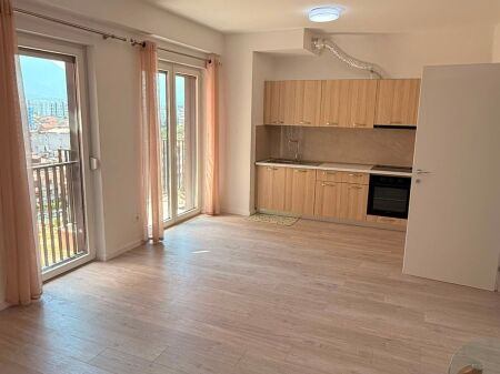 📍Rruga Jordan Misja Jepet Apartament 1+1 Me Qera Bosh Me Kondra Bufe