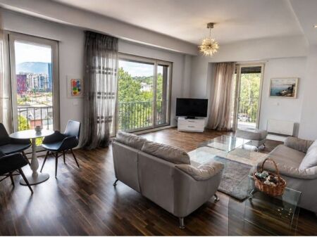 GARDA E REPUBLIKËS – APARTAMENT PREMIUM 2+1+2 ME VERANDË DHE POST PARKIMI PËR QIRA! 2,200 € /Muaj