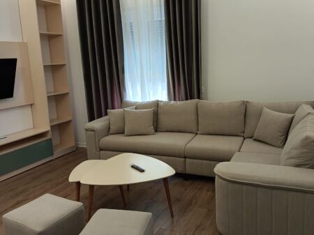 Jepet me qera apartament 2+1 e pabanuar më parë, në Sauk