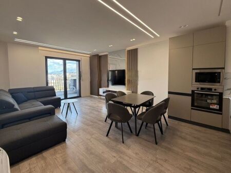 APARTAMENT 2+1+2 NE QIRA, BULEVARDI I RI, TIRANE!