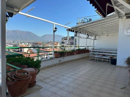 Duplex in vendita a Kodra e Diellit 1