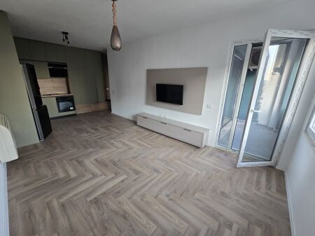 Appartamento 1+1 Con Balcone In Affitto A Xhamllik