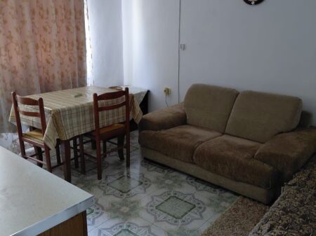 Jepet me qera apart 1+1 prane bllokut afer shkolles 11 Janari