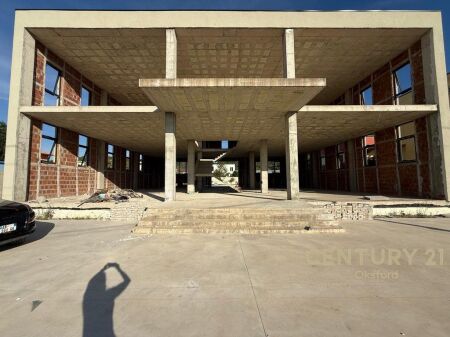 Esclusivo! Edificio Multifunzionale su 2 Piani in Vendita a Vorë!
