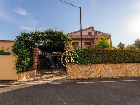  3-STORY VILLA FOR SALE IN SHIJAK AREA 