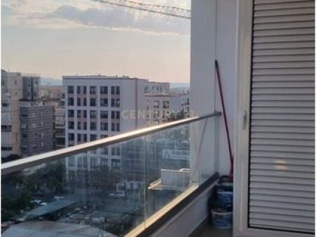 Jepet apartament me qira 1+1+parkim perball universitetit UET!