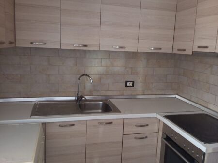 APARTAMENT 1+1. 30000 LEKE.RRUGA 5 MAJI