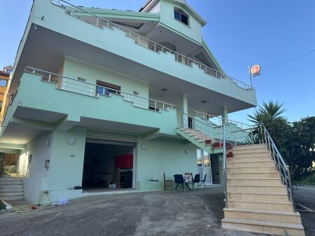 3 floor villa for rent Old Sauk