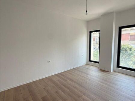 AFFITTASI APPARTAMENTO PER UFFICIO 3+1+2+2 POSTI AUTO IN VIA BARRIKADAVE !