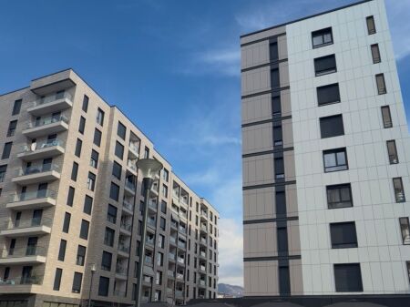 🌿🏙️ SHITET APARTAMENT 2+1+2 NË REZIDENCËN ERLI, PORCELAN! 🌿🏙️