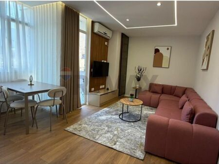  Shitet Apartament 2+1 Materniteti i Ri