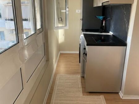 Bllok, jepet me qera apartament 1+1 (pjeserisht i arreduar)