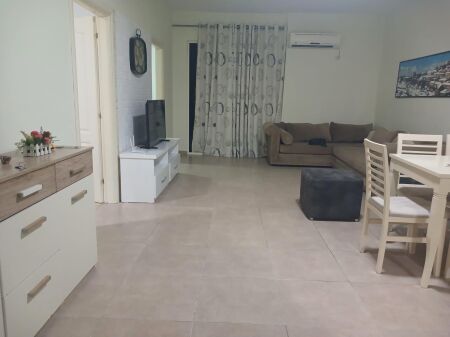 Jepet me qera Apartamenti 2+1 , Fresk prane Fizikes Berthamore rruga Shefqet Kuka 550 mije leke te vjetra