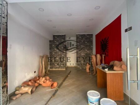 FOR RENT: Commercial Space!