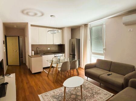 🏡✨ APARTAMENT 2+1 ME QIRA – RRUGA E BARRIKADAVE ✨🏡