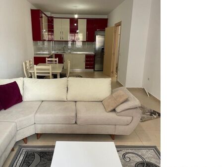 Shitet apartament 3+1+2 ne Kinostudio !