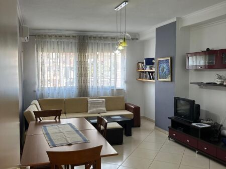 Apartament me qera 1+1