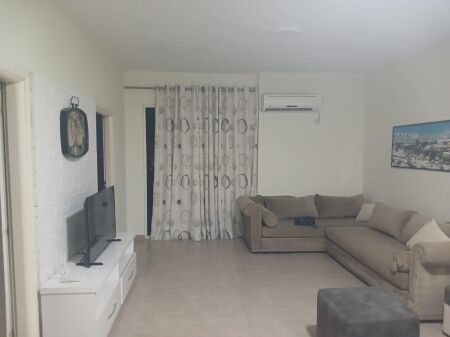 Jepet me qera Apartamenti 2+1 , Fresk prane Fizikes Berthamore rruga Shefqet Kuka 550 mije leke te vjetra