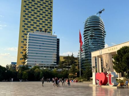 Apartment 2+1+2 for sale Behind the 15th floor center Tirana