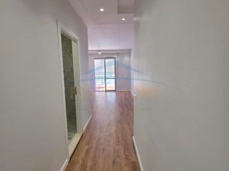 Shitet Apartament 2+1+2, Fresk