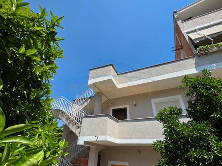 Shitet, Vilë 2-Katëshe, Rruga e Elbasanit, Tiranë