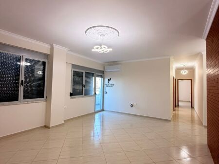 UFFICIO IN AFFITTO 130 M2 VIA DIBRA 130.000 LEKE FH-81026