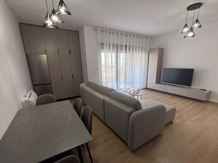 Jepet me Qira Apartament 1+1 pranë Bulevardit të Ri!!