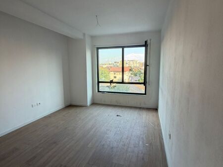 ZYRE ME QERA 65 M2 5 MAJI 45.000 LEKE FH-81060