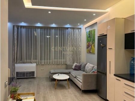 Apartament 2+1 me qira te Pazari I Ri