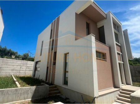 Shitet, Vilë 2-katëshe, Residenca Luleborë, Lundër.