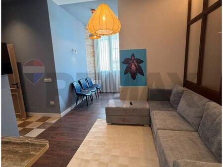 Apartament - Për Qira - 9 Katëshet, Tiranë