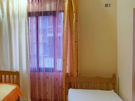 GARSIONERE 25000 LEKE.RRUGA 5 MAJI,SHKOLLA TIRANA JONE.