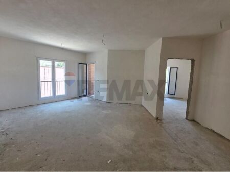 Shitet Apartament 2+1+2 tek Rruga e Elbasanit