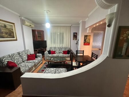 🏢Laprake,prane Klinikes Mjekesore Glob jepet me qera apartament 2+1,i mobiluar 55,000Leke