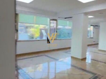 JEPET ZYRE 330 M2 ME QIRA NE BLLOK 4.000 EURO