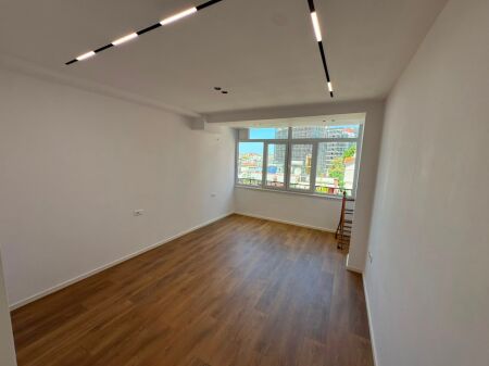 🏡 Shitet Garsoniere  📍 Rr. Muhamet Gjollesha (21 Dhjetori)  🏢 Kati 4, me ashensor.  📐 Sipërfaqe: 30 m² neto  💶 Çmimi: 115,000 €