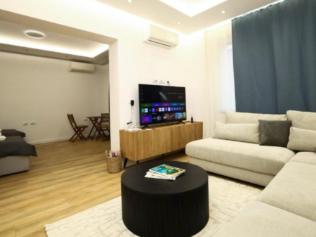 Jepet me Qira Apartament 2+1 – Qendra e Tiranës (Pranë Lebon)
