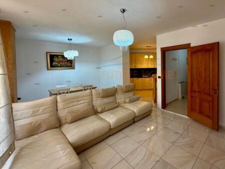 Shitet , Apartament 2+1+Garazh , 21 Dhjetori , Tirane