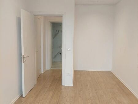 Ufficio in Affitto 1+1 presso il Complesso Tirana Garden Building (ID BZ2999) Tirana