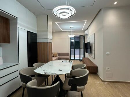Jepet me qera apartament 1+1 + post parkimi – Kompleksi Xheluks