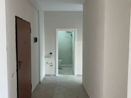Appartamento 2+1+2 in vendita ad Astir/ Via Sokrat Miho