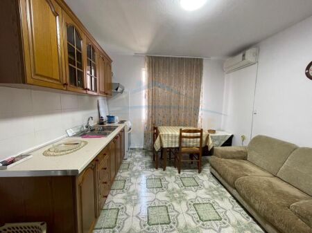 Qera, Apartament 1+1, Blloku, Tiranë.