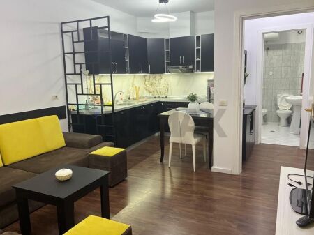 Apartament - Për Qira - Ish Tregu Elektrik, Tiranë