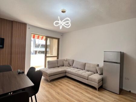  Shitet Apartament 1+1 në Golem – Kompleksi Albadriatik | Pranë Hotel Epidamn 