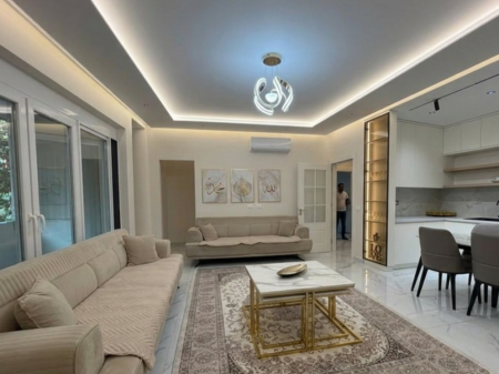 Affitto, Appartamento 2+1, Palazzo con Freccia, Tirana.