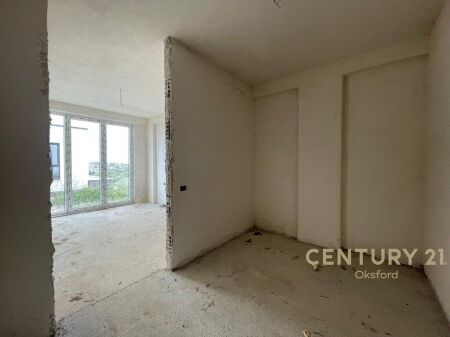 APARTAMENT 3+1+2 ME OBORR PER SHITJE TEK LIQENI I FARKES