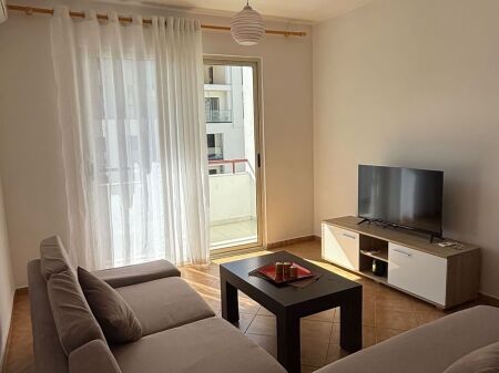 Shitet apartament 2+1, i mobiluar, në një nga zonat më të kërkuara të Astirit