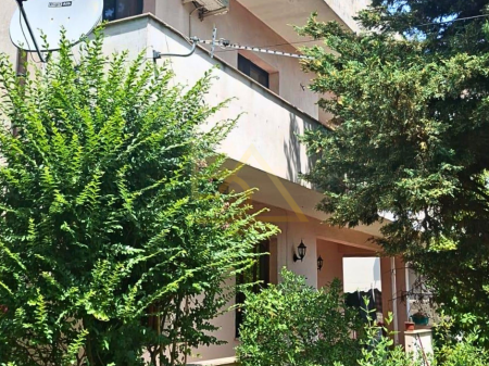 Shitet Shtëpi Dy-Katëshe – Pranë Kthesës së Kamzës, Tiranë