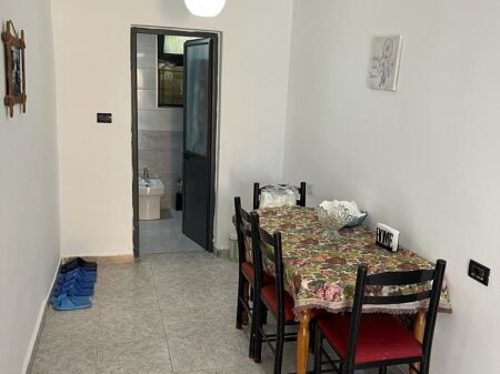 Qera | Ambjent Biznesi | Ali Demi | 1500 €/muaj